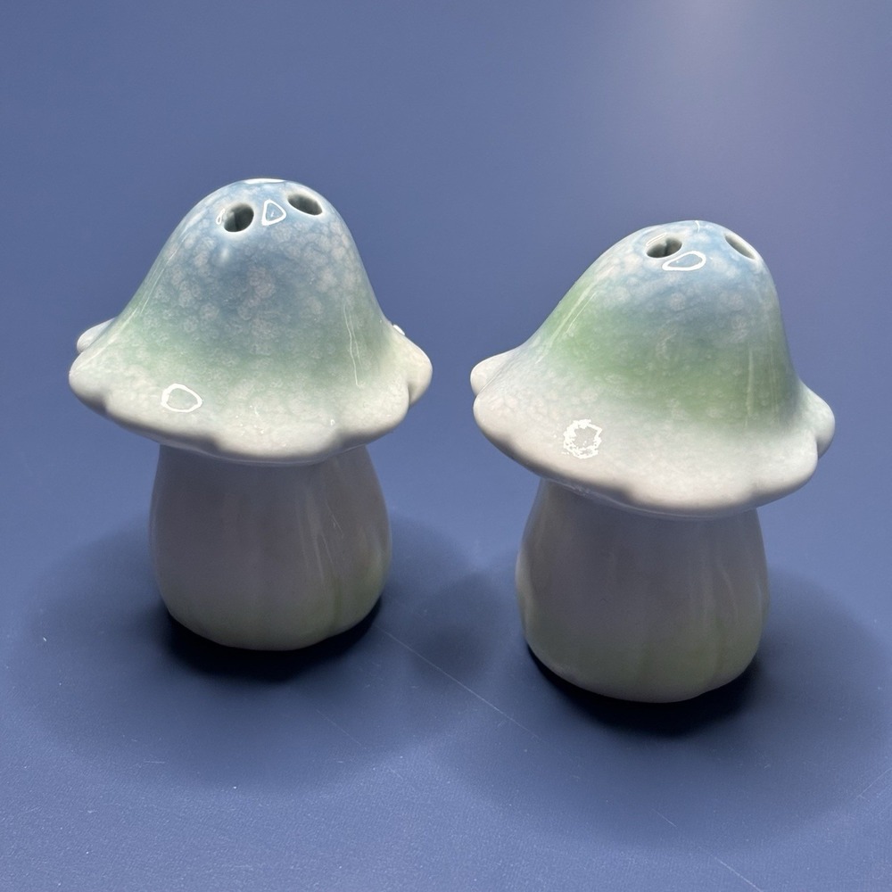 Mushroom Salt & Pepper Shakers Ceramic‎ Blue Cracker Barrel Fairy Whimsy Garden